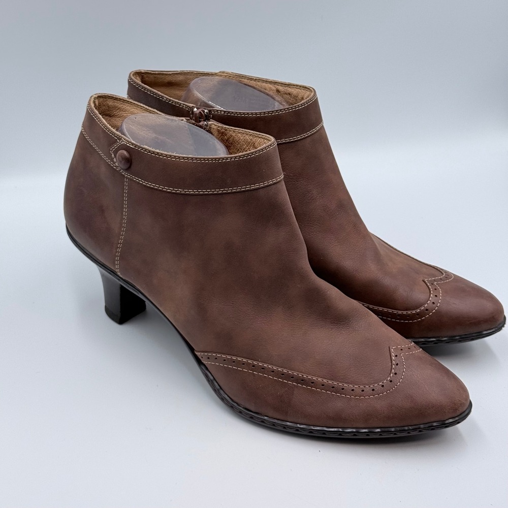 Sofft Womens Brown Leather Wingtip Ankle Boots Kitten Heel Size 12M READ